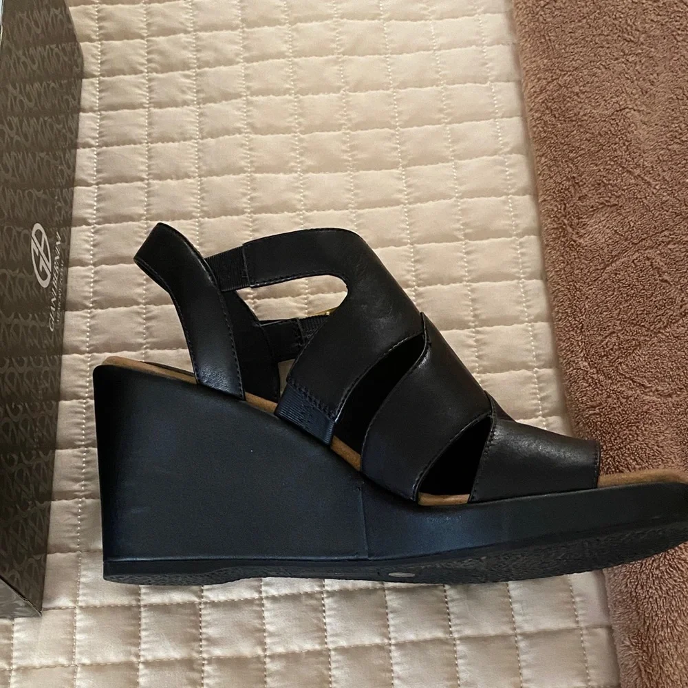 Giani Bernini Black Leather Wedge Sandals